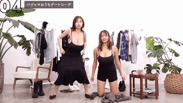 일본 여성들의 이색 룩북 영상이 SNS를 통해 빠르게 확산 중이다. 최근 한 온라인 커뮤니티에는 ‘(후방주의) 특이점 온 일본의 룩북’이라는 제목의 글이 올라왔다. 해당 글에는 일본 룩북 유튜브 채널 R