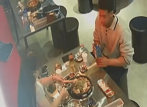 부산의 한 식당에서 외국인 남자 손님과 한국인 여자 손님이 6만원어치 음식을 ‘먹튀’하는 사건이 일어났다. 지난 12일 온라인 커뮤니티 보배드림에는 ‘외국인 마저도 먹튀’라는 제목의 글이 올라�
