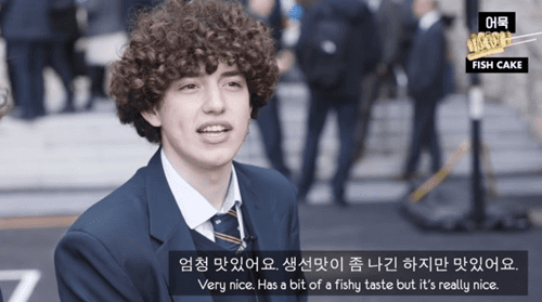 유튜브 채널 ‘영국 남자’에 출연했던 영국 고등학생 레이가 연상의 한국 여자친구를 등쳐먹고 바람을 피웠다는 사실이 폭로 된 가운데, 새로운 폭로 댓글이 나왔다. 최근 한 온라인 커뮤니티에는 ‘영국 고