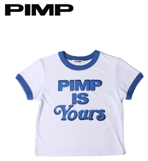 데뷔를 앞두고 있는 미성년자 걸그룹 뉴진스가 선정성 논란에 휩싸였다. 지난 26일 뉴진스는 공식 틱톡 계정을 통해 춤추는 영상을 공개했다. 이날 공개된 영상에서 멤버 민지는 ‘PIMP IS Yours’라는 문구