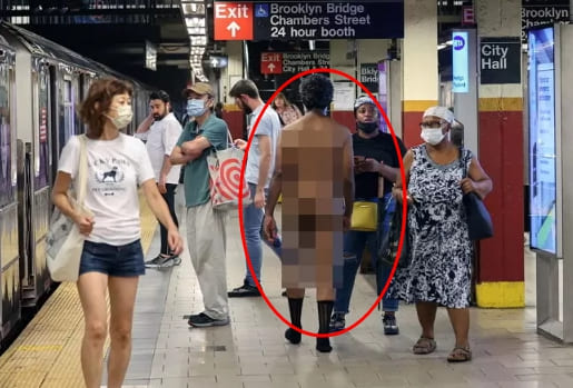 뉴욕 지하철에'옷 다 벗은 흑인' 등장하자 생긴 놀라운 일 (+반응)