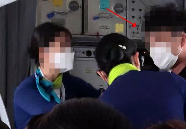 '제주 비행기 난동 사건' 남성만 욕먹는 심각한 이유 (+목격자 등장)
