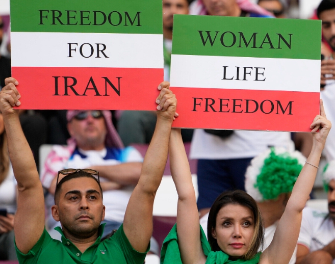 카타르 월드컵 이란 선수들 반정부 시위 지지 귀국 후 사형 가능성