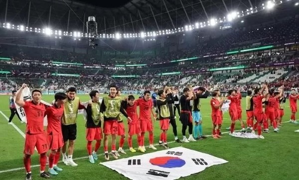 대한민국 축구 대표팀 12년만에 월드컵 16강 진출 쾌거
