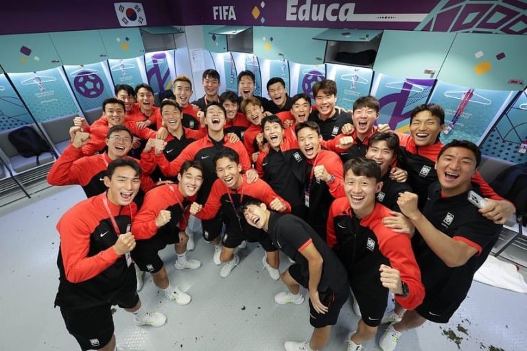 황인범 인스타그램에 올라온 대한민국 월드컵 국가대표팀 16강 진출 기념 사진