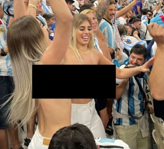 아르헨티나 월드컵 우승 상의탈의 여성들 논란