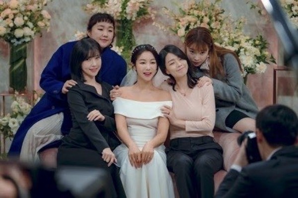 쿠팡플레이 SNL 시즌3 김옥빈 결혼식 콩트 장면