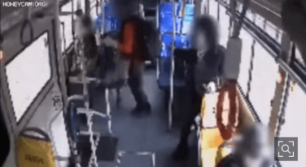 유튜브'한문철TV' 버스기사 승객 넘어져 치료비 요구