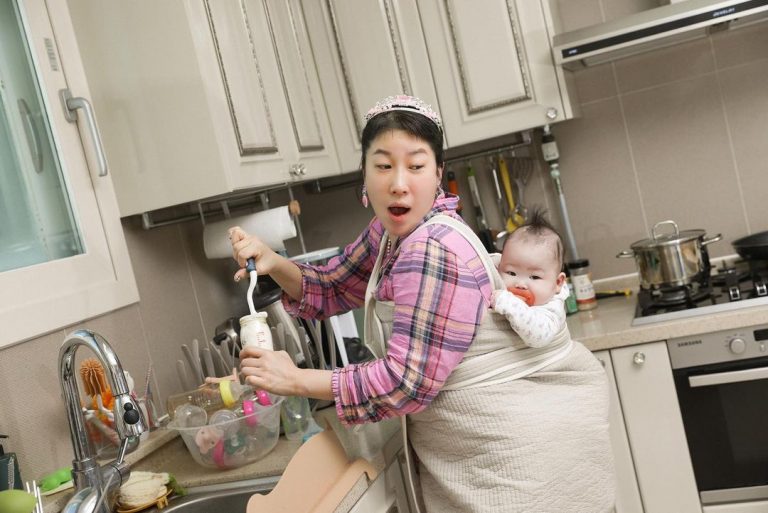 개그우먼 김영희 5개월 딸 사진 올렸다가 누리꾼 논란에 휩싸인 이유 (사진)
