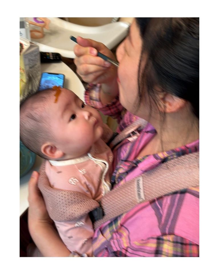 개그우먼 김영희 5개월 딸 사진 올렸다가 누리꾼 논란에 휩싸인 이유 (사진)