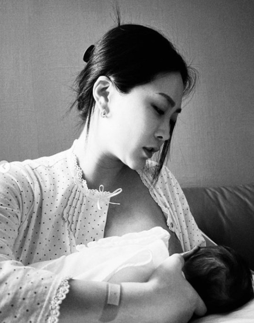 댄서 허니제이 결혼 후 아이 출산 모유 수유 인스타그램에 공개 화제