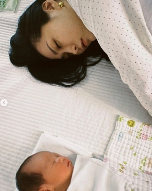 댄서 허니제이 결혼 후 아이 출산 모유 수유 인스타그램에 공개 화제