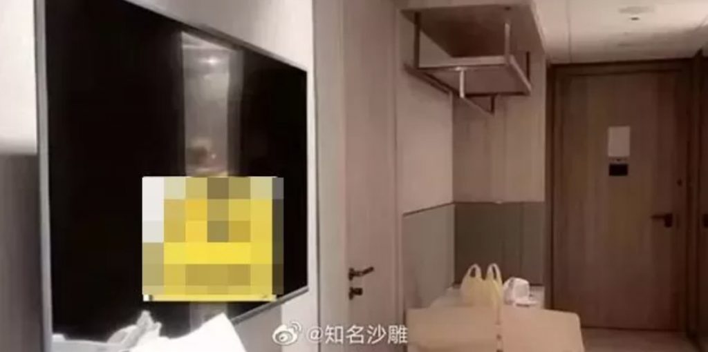 요즘 가장 뜨고 있던 인스타 인플루언서, 라방 직후 실수로 카메라 안 꺼 샤워 장면 공개됐다 요즘 가장 뜨고 있던 인스타 인플루언서, 라방 직후 실수로 카메라 안 꺼 샤워 장면 공개됐다