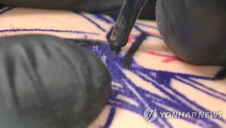 [속보] 윤석열 정부 문신 시술 일반인들도 할 수 있게 허용