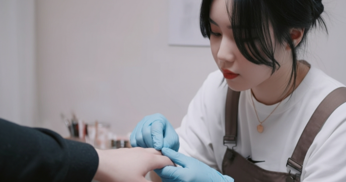 왁싱 여자 사장에게 조련 당한 남자