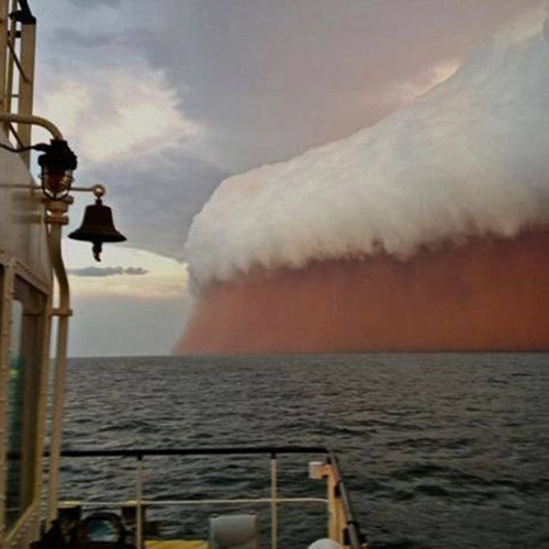 1.-A-dust-storm-over-the-ocean-in-Australia