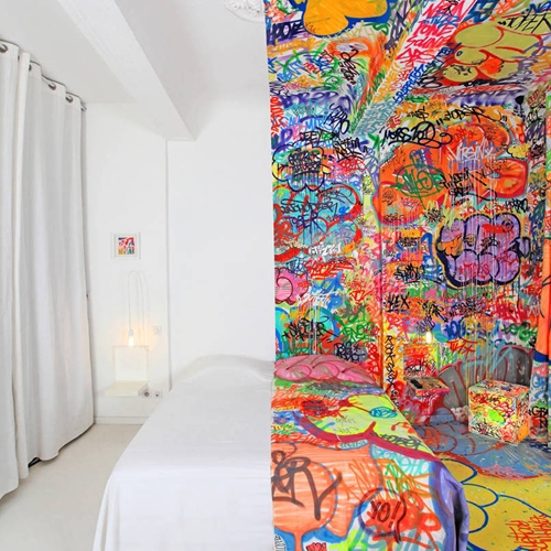 3.-French-graffiti-artist-Tilt-created-a-total-masterpiece-by-decorating-one-side-of-a-room-in-the-Marseille-hotel-room-while-leaving-the-other-half-of-the-room-totally-blank.