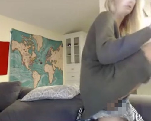 Gamer-girl-banned-from-live-streaming-gameplay-after-she-flashed-her-vagina-during-broadcast-3