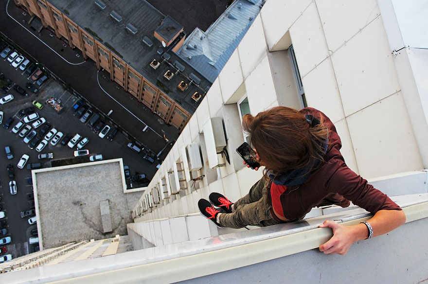 roof-climbing-girl-dangerous-selfies-angela-nikolau-russia-10