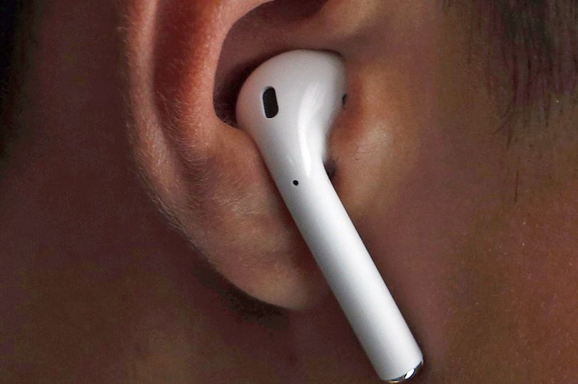 apple-airpods-1