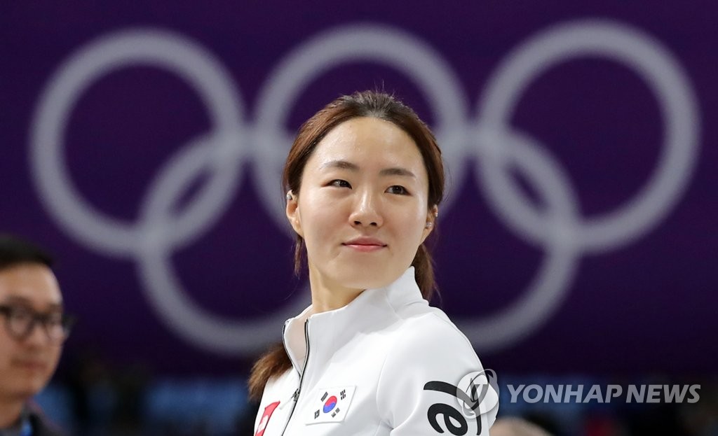 2018 평창동계올림픽 스피드스케이팅 여자 500m에서 은메달을 획득, 아시아 선수 최초로 역대 3번째 3개 대회 연속 메달을 목에 건 이상화.
이상화는 지난 18일 강릉스피드스케이팅경기장에서 열린 평창올림픽 스피드