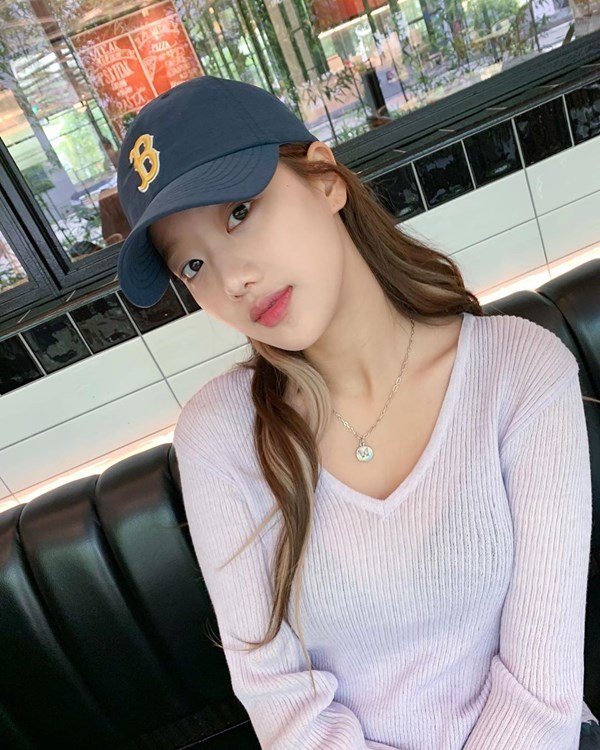 그룹 ‘에이프릴’ 소속사인 ‘DSP 미디어’ 측에서 멤버 이나은의 학폭 의혹을 제기한 글 작성자에 대해 고소하겠다고 밝혔다. 그러자 학폭 의혹을 제기한 네티즌이 당황하며 글을 올리며 입장을 밝혔다.