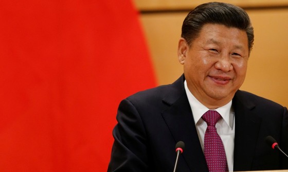 중국 시진핑 주석이 코로나19 팬데믹으로 혼란에 빠진 인류에 대해 오히려 “하나가 됐다”고 평가했다.
지난 28일 화상으로 진행된 아시아인프라투자은행(AIIB) 이사회 연례회의 개막식에서 그가 한 말이다.