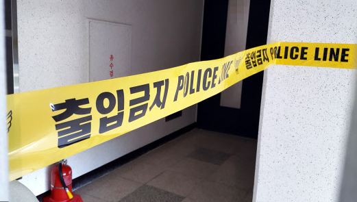 개그우먼 박지선이 세상을 떠난 가운데, 경찰이 유서로 추정되는 글을 발견한 것으로 알려졌다.
앞서 경찰은 2일 박지선과 그의 모친이 서울 마포구에 위치한 자택에서 숨진 채 발견됐다고 밝혔다.
현재 두 사람이 극단�