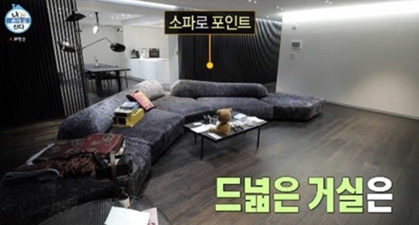 엑소 카이(김종인)의 집이 공개됐다.
7월 12일 방송된 tvN 새 예능프로그램 ‘우도주막’에서는 탁재훈, 유태오, 김희선, 카이가 ‘우도주막’을 오픈하는 모습이 공개됐다.
이날 멤버들은 카�