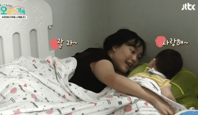 이루시아가 미혼모라는 사실을 솔직히 고백하며 막막했던 당시를 떠올렸다.
지난 23일 방송된 JTBC 시사 교양 프로그램 ‘JTBC FACTUAL – 오늘부터 가족’에는 스무 살 나이에 15개월 된 아들을 키우고