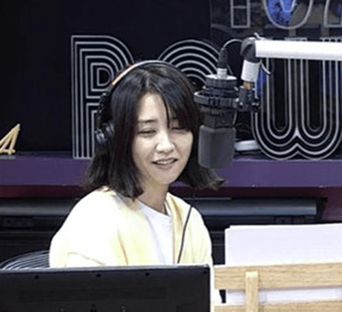배우 박하선이 라디오 생방송에서 청취자들의 눈살을 찌푸리게 했다.
28일 방송된 SBS 파워 FM ‘박하선의 씨네타운’에는 배우 민진웅이 ‘씨네초대석’ 코너 게스트로 출연했다.
이날 방송�