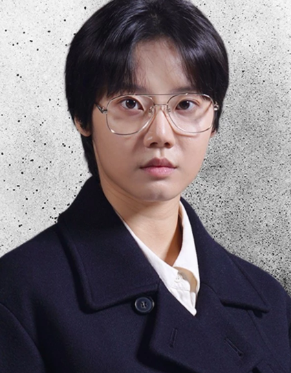 역사왜곡 논란에 휩싸인 JTBC 드라마 ‘설강화’ 출연 배우 김미수가 사망했다.
5일 연예계에 따르면 설강화에 ‘여정민’ 역으로 출연했던 김미수 배우가 자택에서 갑작스럽게 숨진 채 발견됐다.
