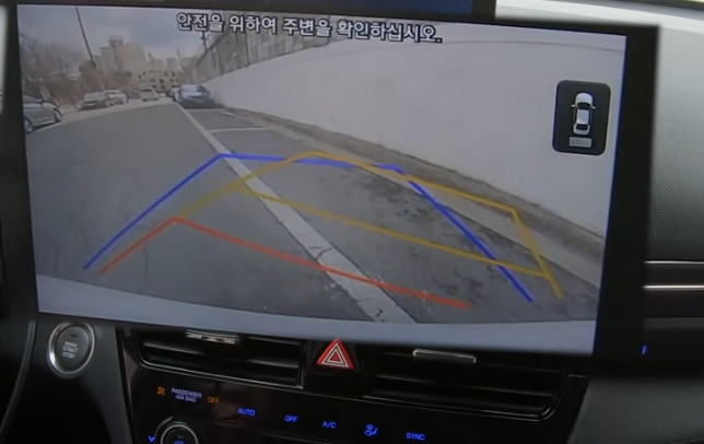 대한민국에 있는 대다수의 차량에 ‘후방 카메라’가 달려있다.
특히 후진 주차를 하는 과정에서 후진을 넣으면 후방 카메라가 자동으로 켜져, 장애물이 없는지 주변을 확인할 수 있게끔 돕는다. 운전자 입장에�