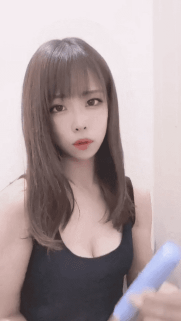 일본 여성들 사이에서 유행 중인 ‘틱톡’ 챌린지가 있다.
최근 여러 온라인 커뮤니티에는 ‘가슴 챌린지’라는 제목의 글이 올라왔다.
해당 글에는 일본 여성들이 숏폼 비디오 형식인 ‘틱톡&