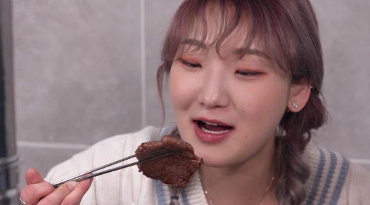 유명 먹방 유튜버 히밥, 처음 밝힌 대식 비결에 누리꾼 너무나 걱정 중이다