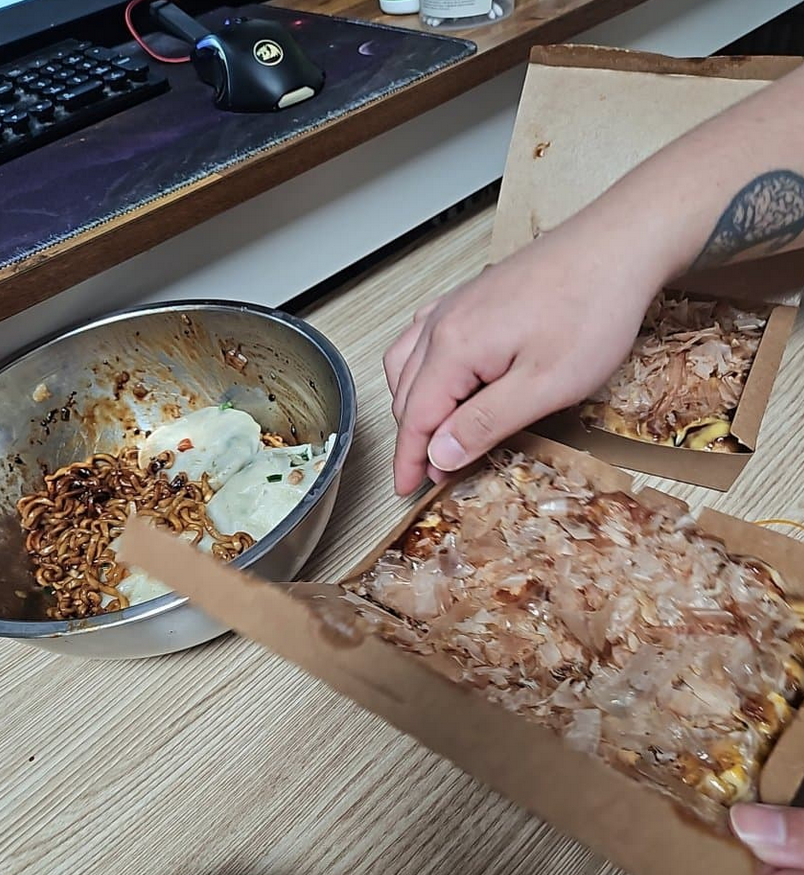 남편과 같이 먹토, 완토하는 여자