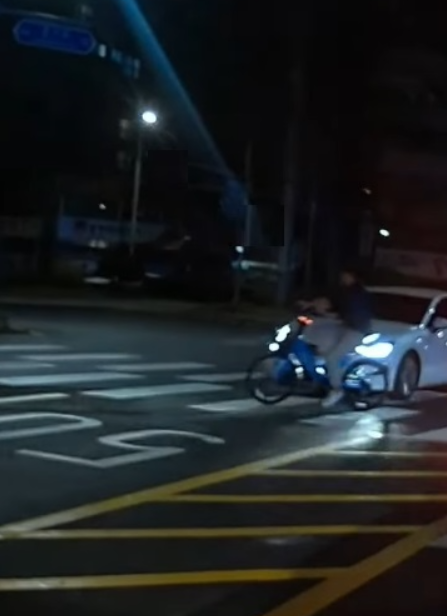 넘어진 사람 도와줬더니 뺑소니 신고당한 남자